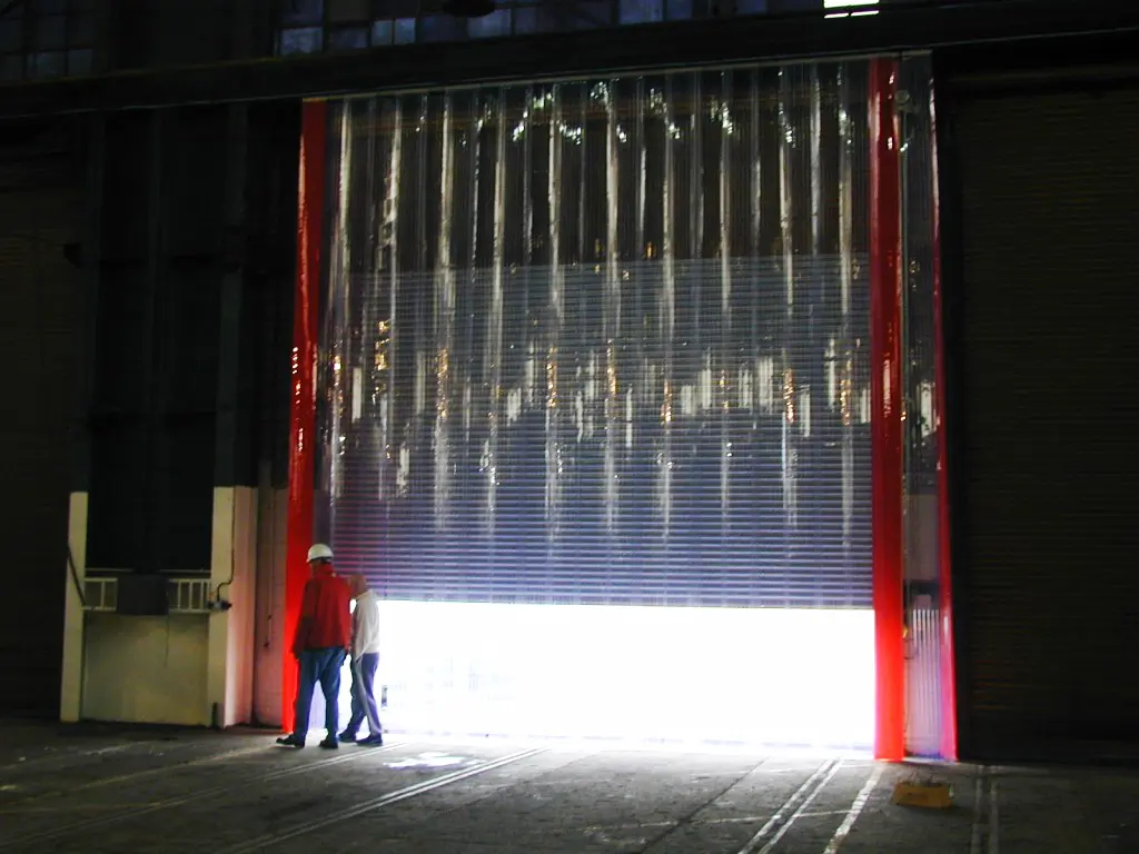 پرده پی وی سی نصب شده